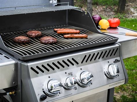 do gas grills have to have flames to cook
